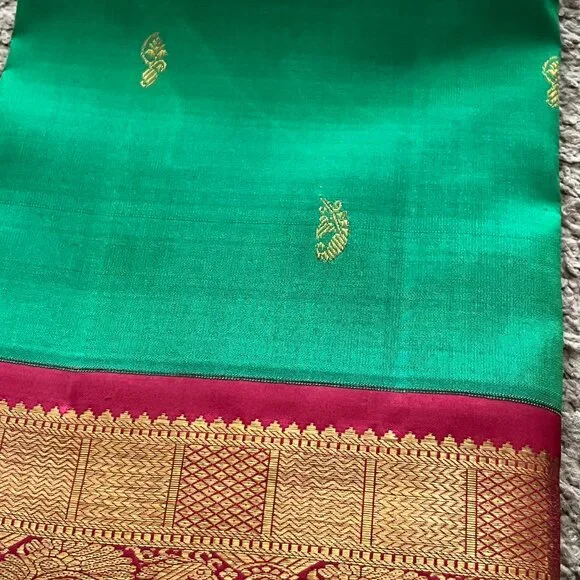 Kanchipuram Pure Silk Saree Green with Red Zari Border & Rich Pallu | Bl. Fabric - Picture 9 of 14